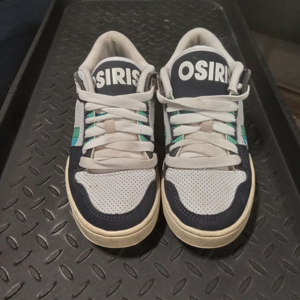Well, taken care of women's osiris sneaker's size 7.5.